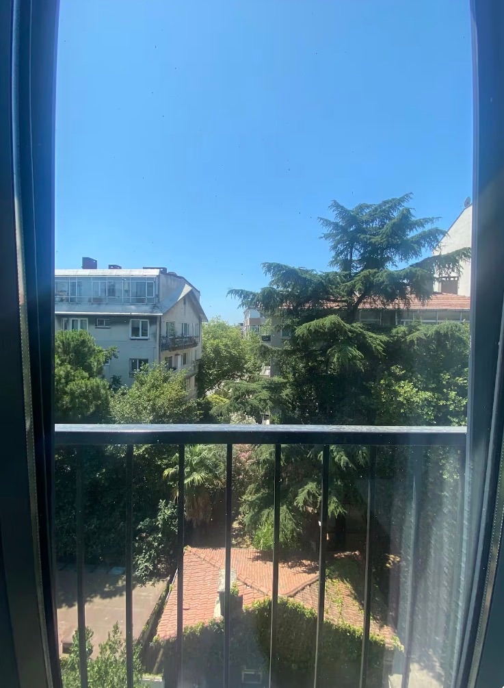 Yoğurtçu Parkı'na 5 dakika mesafede, ebebeyn banyolu manzaralı oda, fatura ve temizlik dahil, Kadıköy — fotoğraf 3/12
