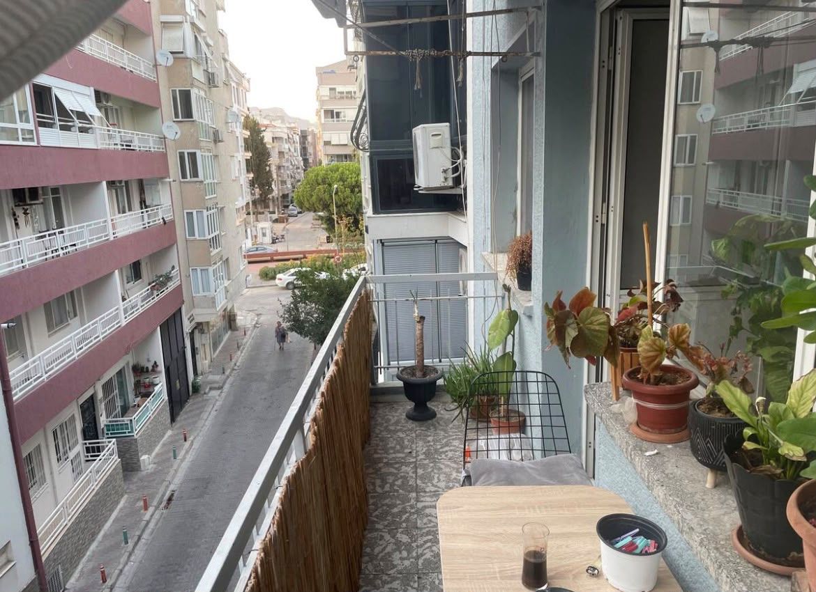 Karşıyaka Ulaşım Olanaklarına Yakın — fotoğraf 2/5