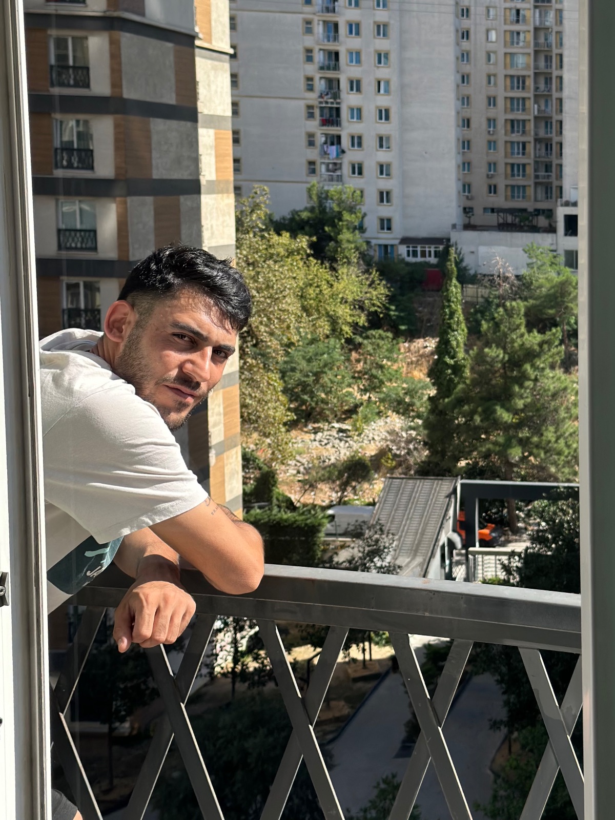 İşinde gücünde uyum sağlıcak ev arkadaşı arıyorum evde herşey var bavolunu al gel, Esenyurt — fotoğraf 1/1
